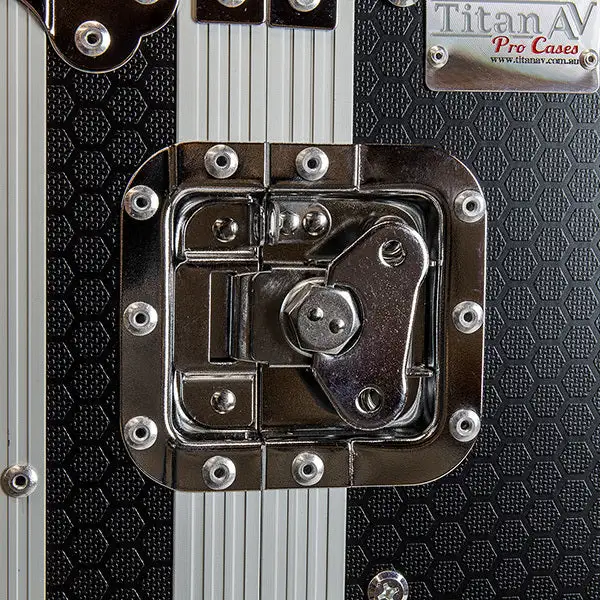 Titan AV 19" 14RU Rack Mount Road Case On Castors 8 Titan AV 19" 14RU Rack Mount Road Case On Castors - Image 6